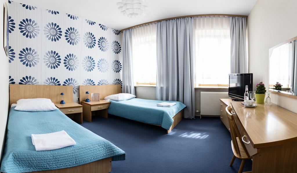 Hotel Piemont Pabianice Exterior photo