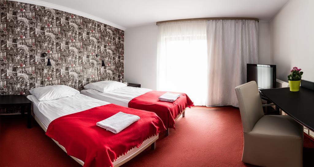 Hotel Piemont Pabianice Exterior photo
