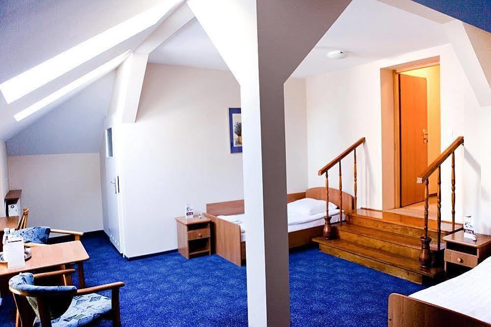 Hotel Piemont Pabianice Exterior photo