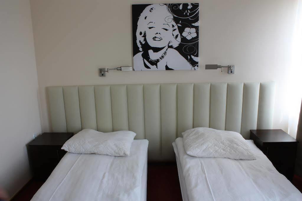 Hotel Piemont Pabianice Exterior photo
