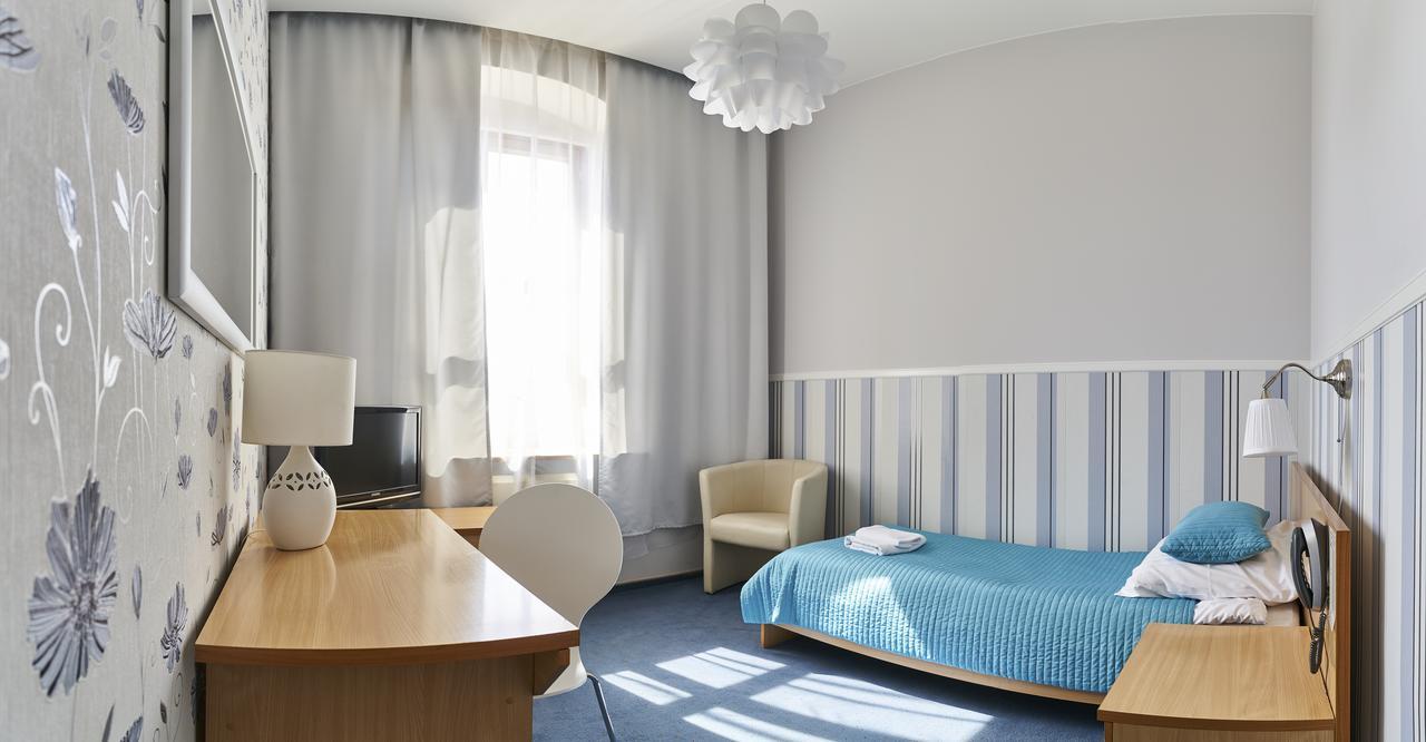 Hotel Piemont Pabianice Exterior photo